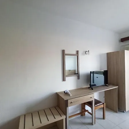 Sotirakis Standard 5 * فاليراكي